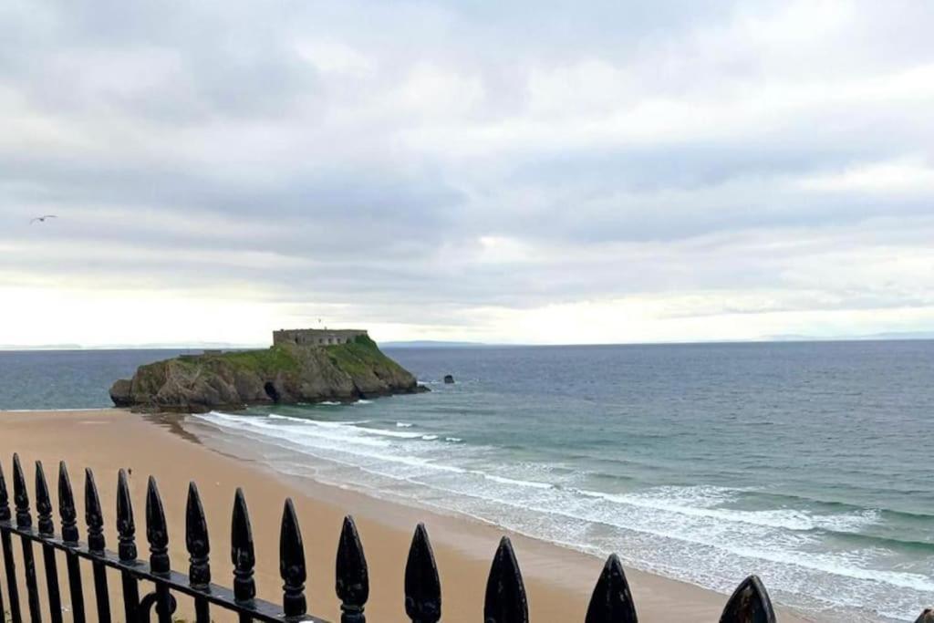Ship Cottage Tenby Beach 50M Exterior photo